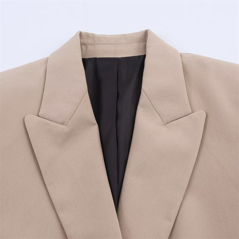 Women's Wool Cape Coat with Button Front and Lapel Collar – Relaxed Fit Winter Coat for Elegant Style 2