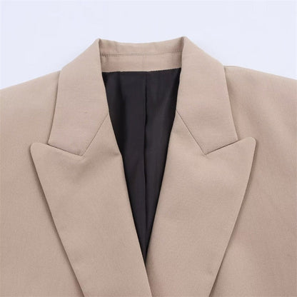 Women's Wool Cape Coat with Button Front and Lapel Collar – Relaxed Fit Winter Coat for Elegant Style 2