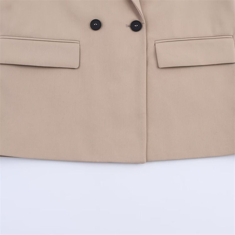 Women's Wool Cape Coat with Button Front and Lapel Collar – Relaxed Fit Winter Coat for Elegant Style 3